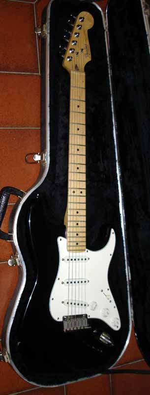 FENDER STRATOCASTER